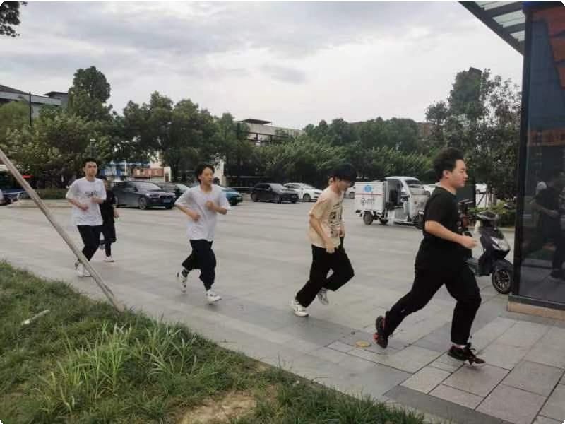 “玩轉(zhuǎn)熱愛，競無止境”|新華互聯(lián)網(wǎng)科技2022電競青訓(xùn)營正式開營！