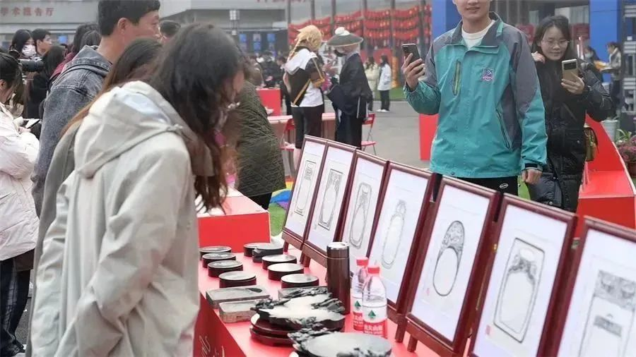 新華電腦教育春季開學熱 | 非遺進校園，國潮范十足！