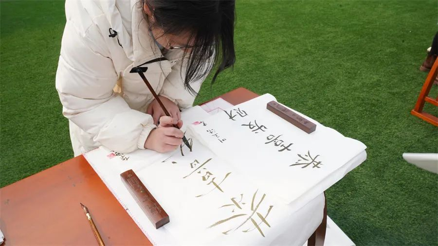 新華電腦教育春季開學熱 | 非遺進校園，國潮范十足！