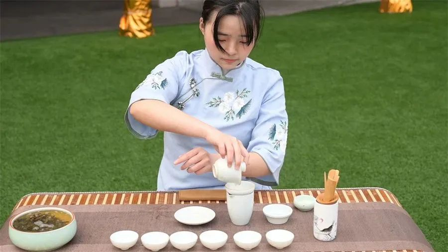 新華電腦教育春季開學熱 | 非遺進校園，國潮范十足！
