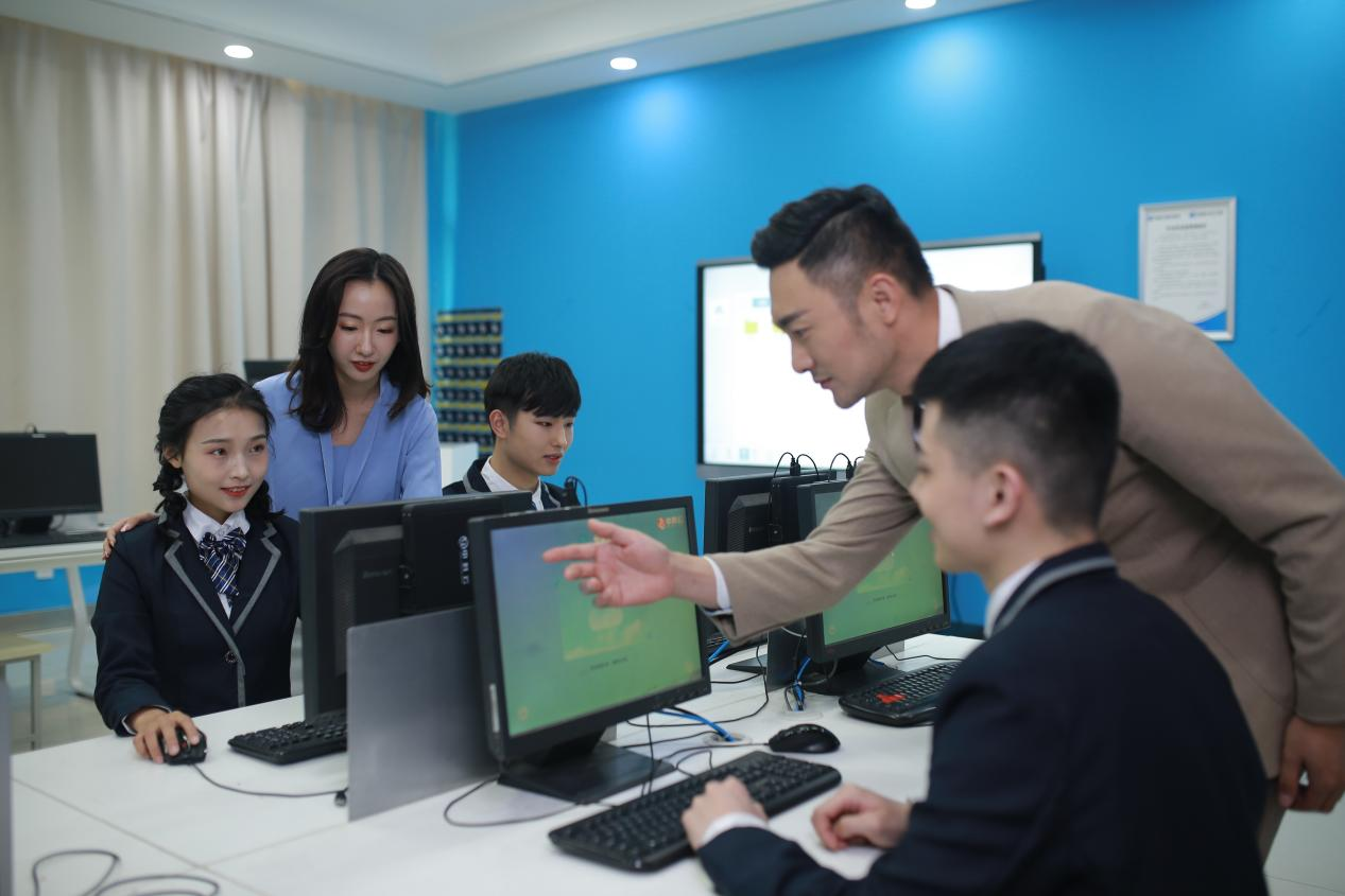 15歲初中男生適合學(xué)什么技術(shù)？