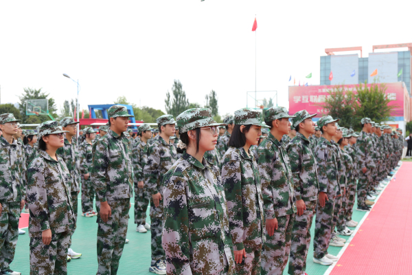 蘭州新華軍訓(xùn)開營(yíng)儀式—磨練意志 用汗水向青春致敬