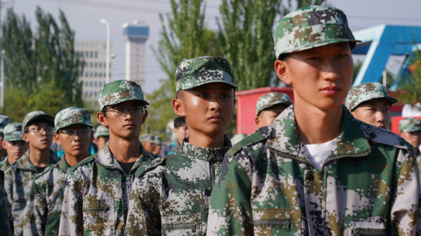 蘭州新華軍訓(xùn)開營(yíng)儀式—磨練意志 用汗水向青春致敬