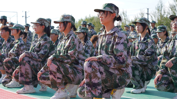 蘭州新華軍訓(xùn)開營(yíng)儀式—磨練意志 用汗水向青春致敬