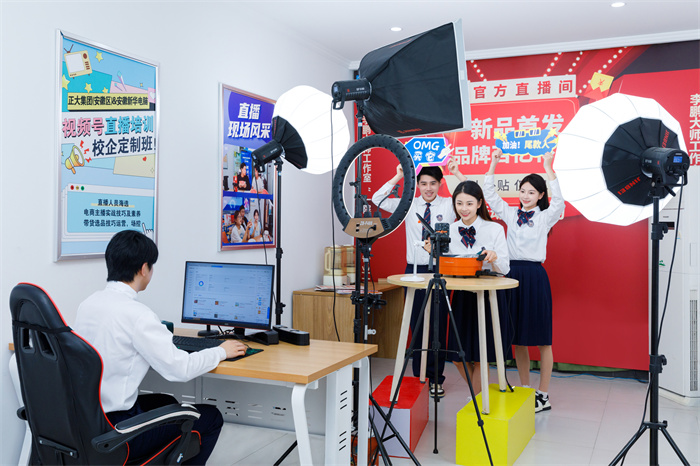 2023年的互聯(lián)網(wǎng)行業(yè),有哪些機(jī)遇和挑戰(zhàn)?